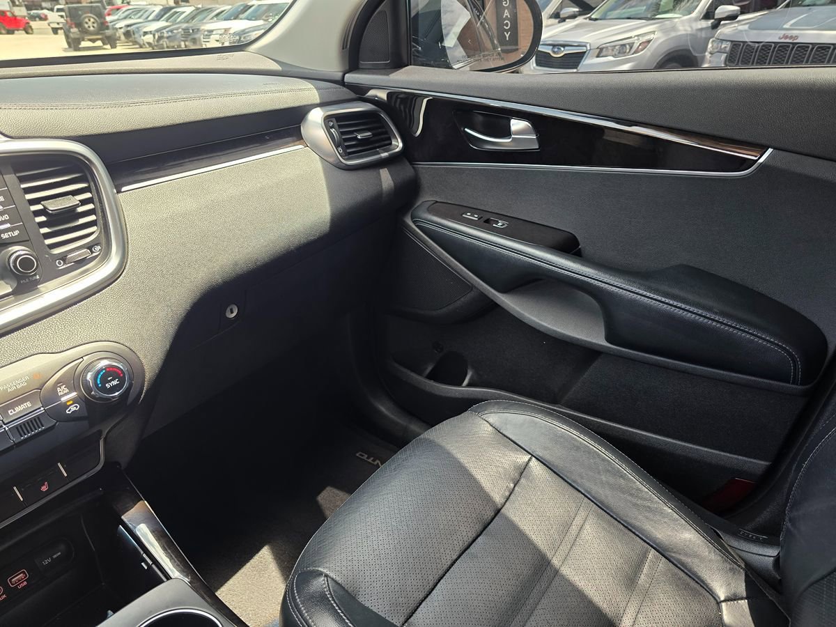 Used 2017 Kia Sorento EX w/ EX V6 Premium Package FWD image 42