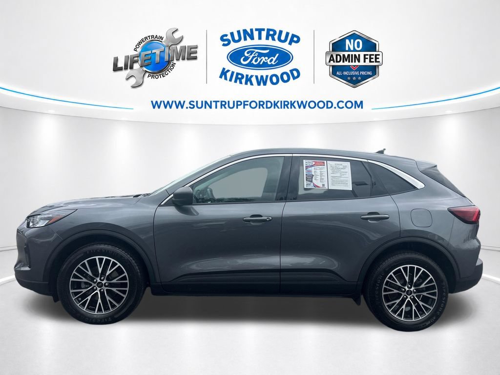Used 2023 Ford Escape Active w/ Tech Pack #1 AWD/4WD image 2