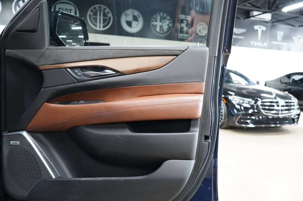 Used 2020 Cadillac Escalade Premium Luxury RWD image 24