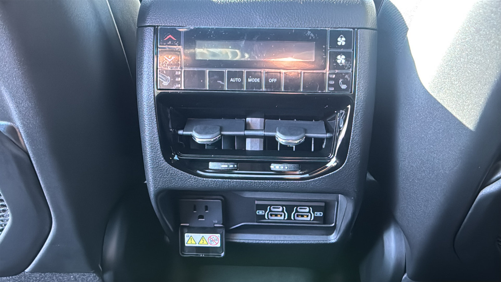 New 2025 Jeep Grand Cherokee L Limited w/ Luxury Tech Group II AWD/4WD image 21