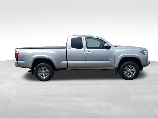Used 2019 Toyota Tacoma SR5 w/ SR5 Appearance Package (SM) AWD/4WD image 3