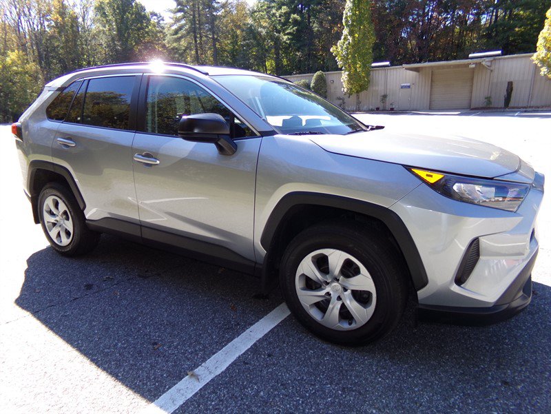 Used 2021 Toyota RAV4 LE AWD/4WD image 5