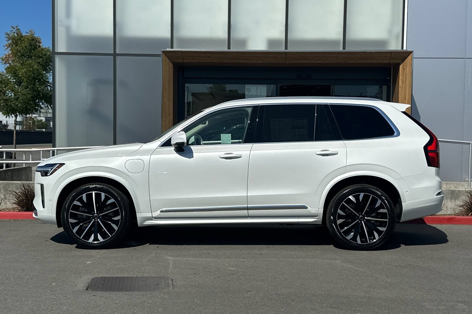 New 2027 Volvo XC90 T8 Ultra AWD/4WD image 5