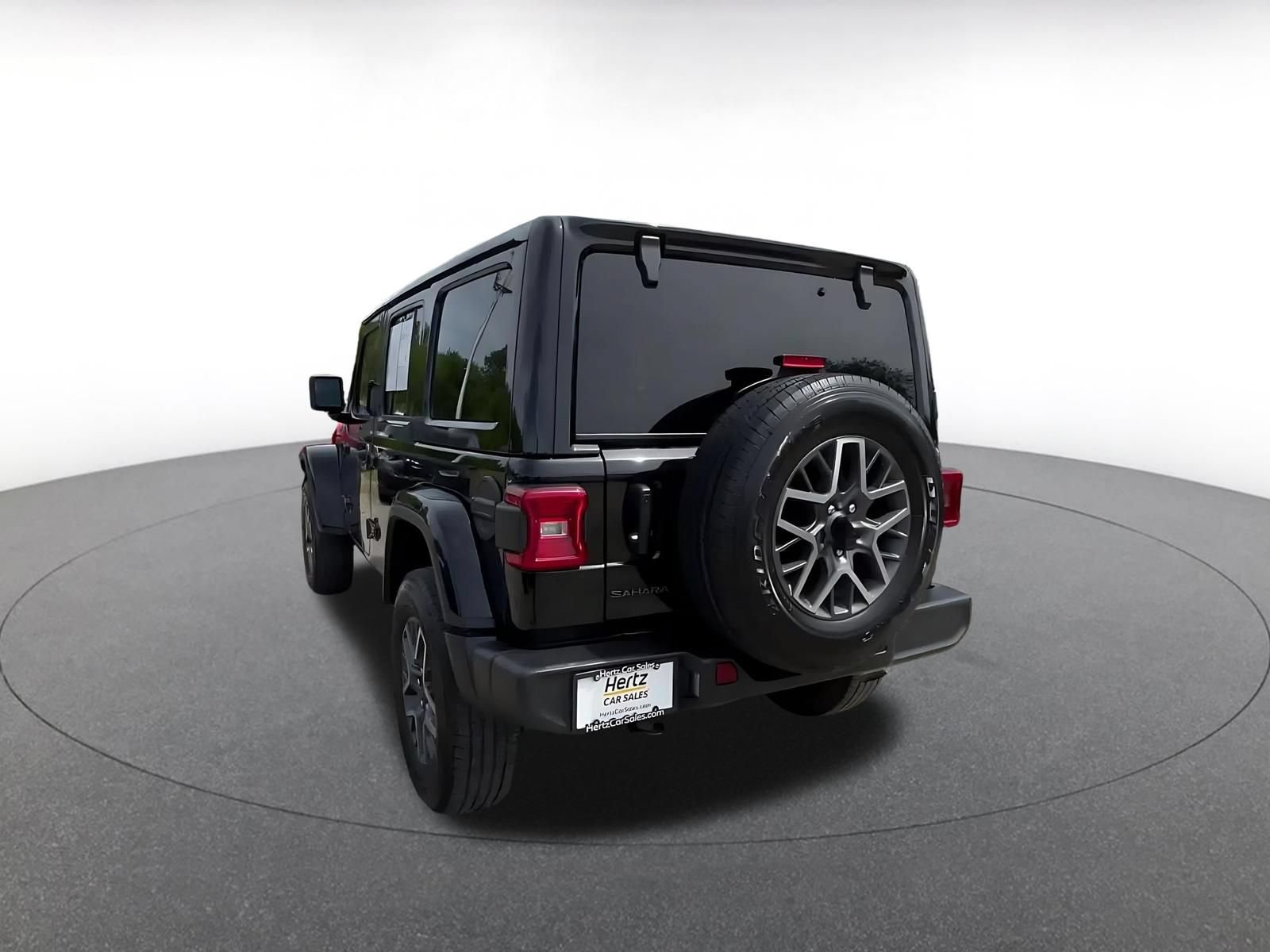 Used 2025 Jeep Wrangler Unlimited Sahara AWD/4WD image 15
