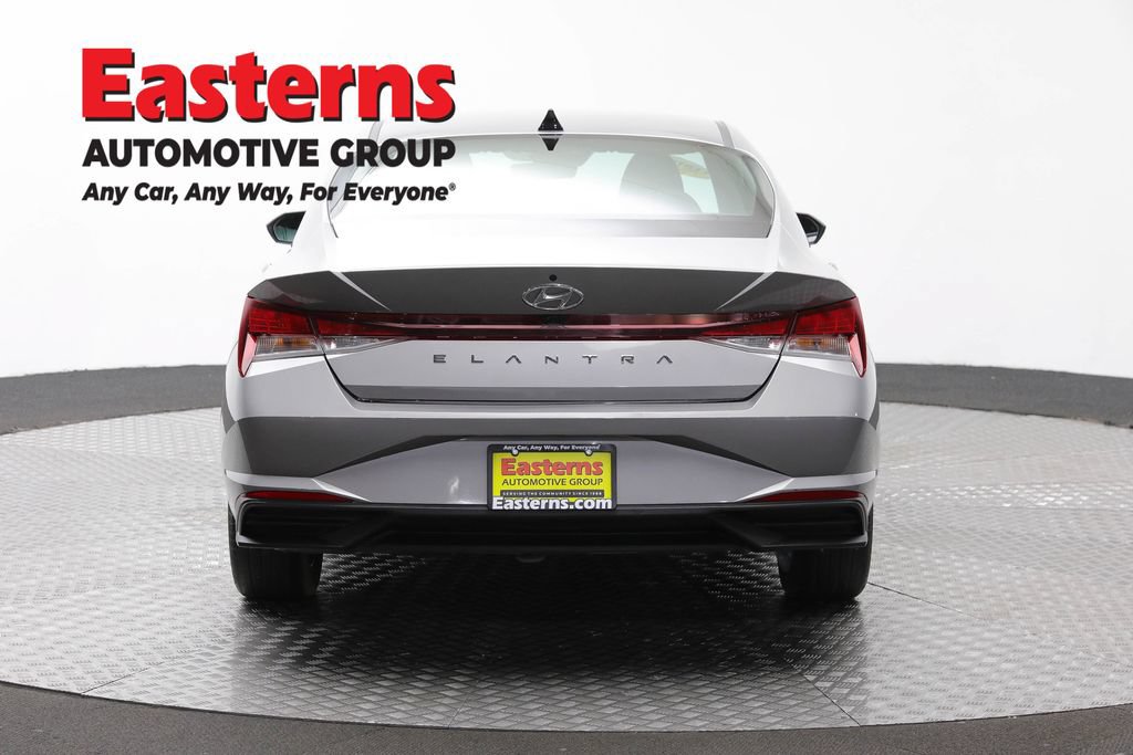 Used 2023 Hyundai Elantra SEL w/ Convenience Package FWD image 6