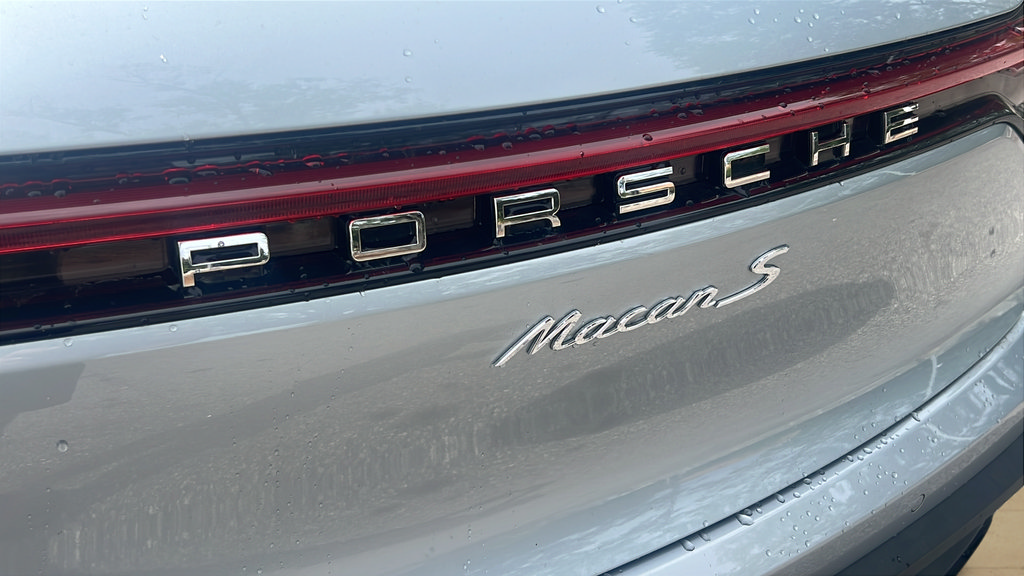 Certified 2025 Porsche Macan S AWD/4WD image 13