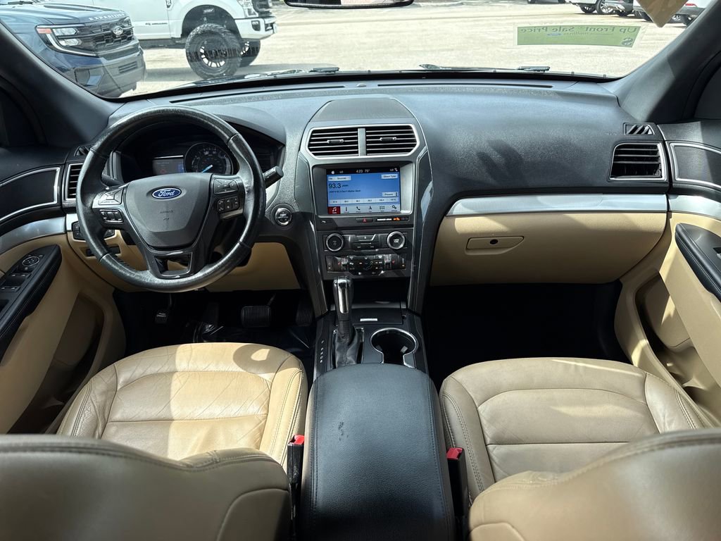 Used 2017 Ford Explorer XLT w/ Equipment Group 202A AWD/4WD image 6