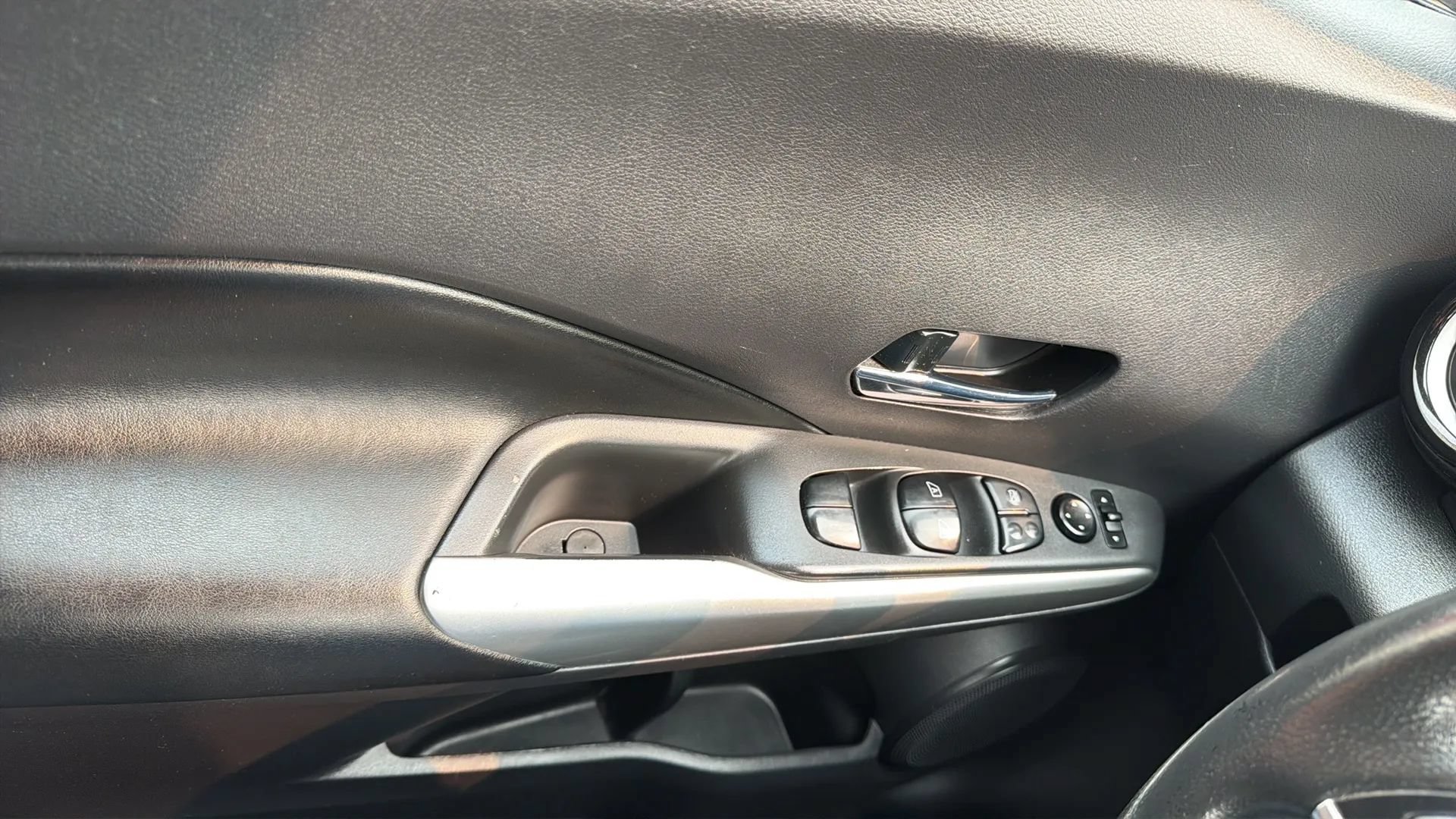 Used 2020 Nissan Kicks SR w/ SR Premium Package FWD image 22