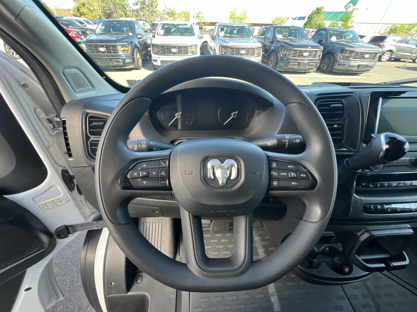 Used 2024 RAM ProMaster 2500 w/ Convenience Group FWD image 24