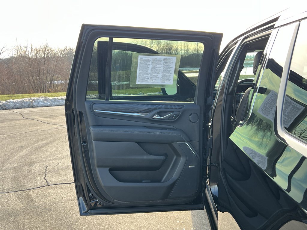 Used 2023 GMC Yukon XL Denali image 35