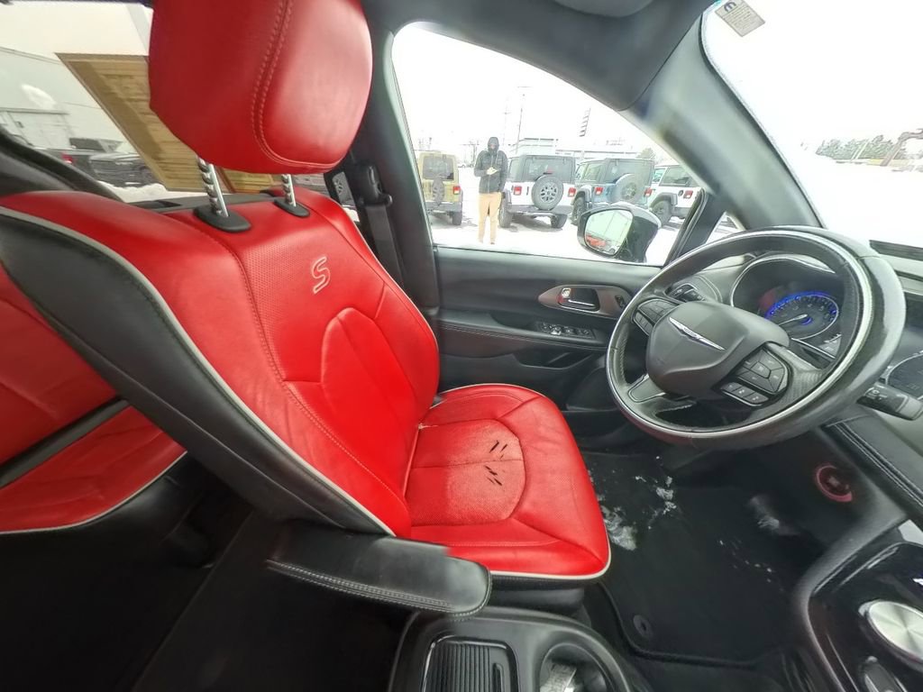 Used 2020 Chrysler Pacifica Limited w/ Quick Order Package 27H Red S image 29