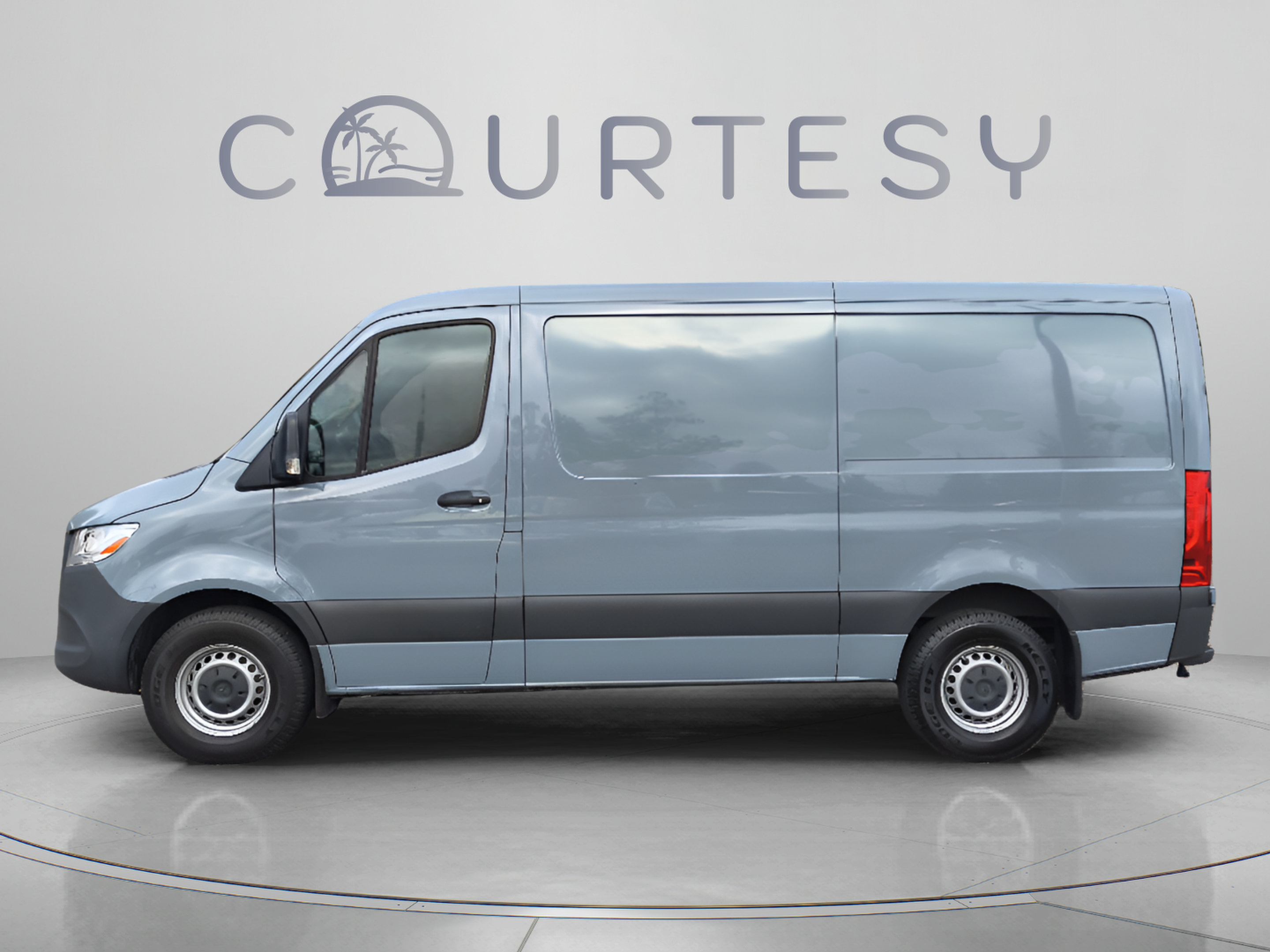 Used 2024 Mercedes-Benz Sprinter 2500 w/ Acoustic Package image 2
