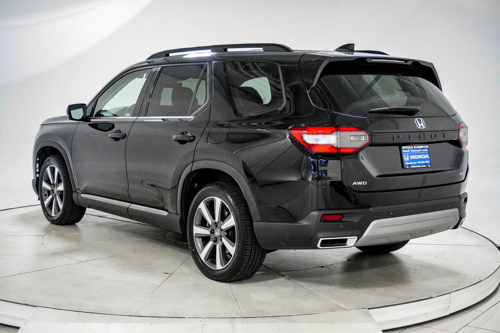 Used 2023 Honda Pilot Touring image 6