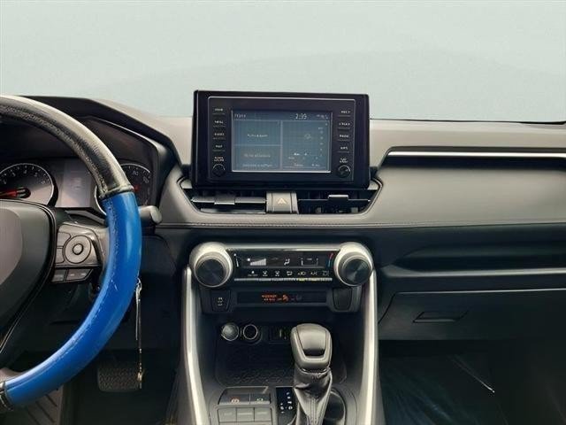 Used 2019 Toyota RAV4 LE FWD image 18