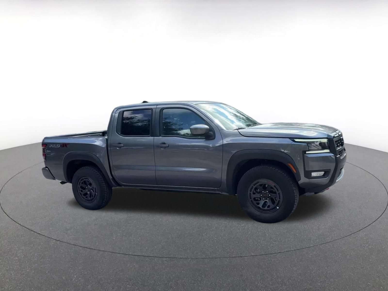 Used 2026 Nissan Frontier PRO-4X AWD/4WD image 2