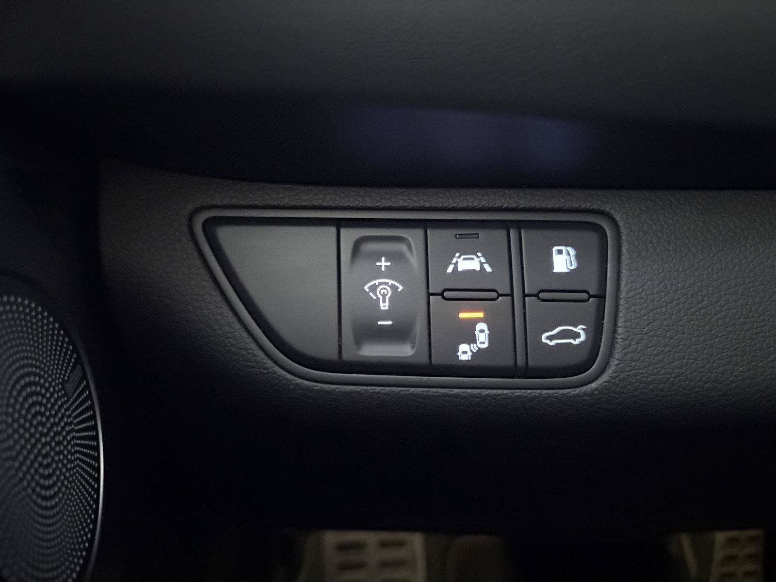Used 2019 Genesis G70 3.3T image 40