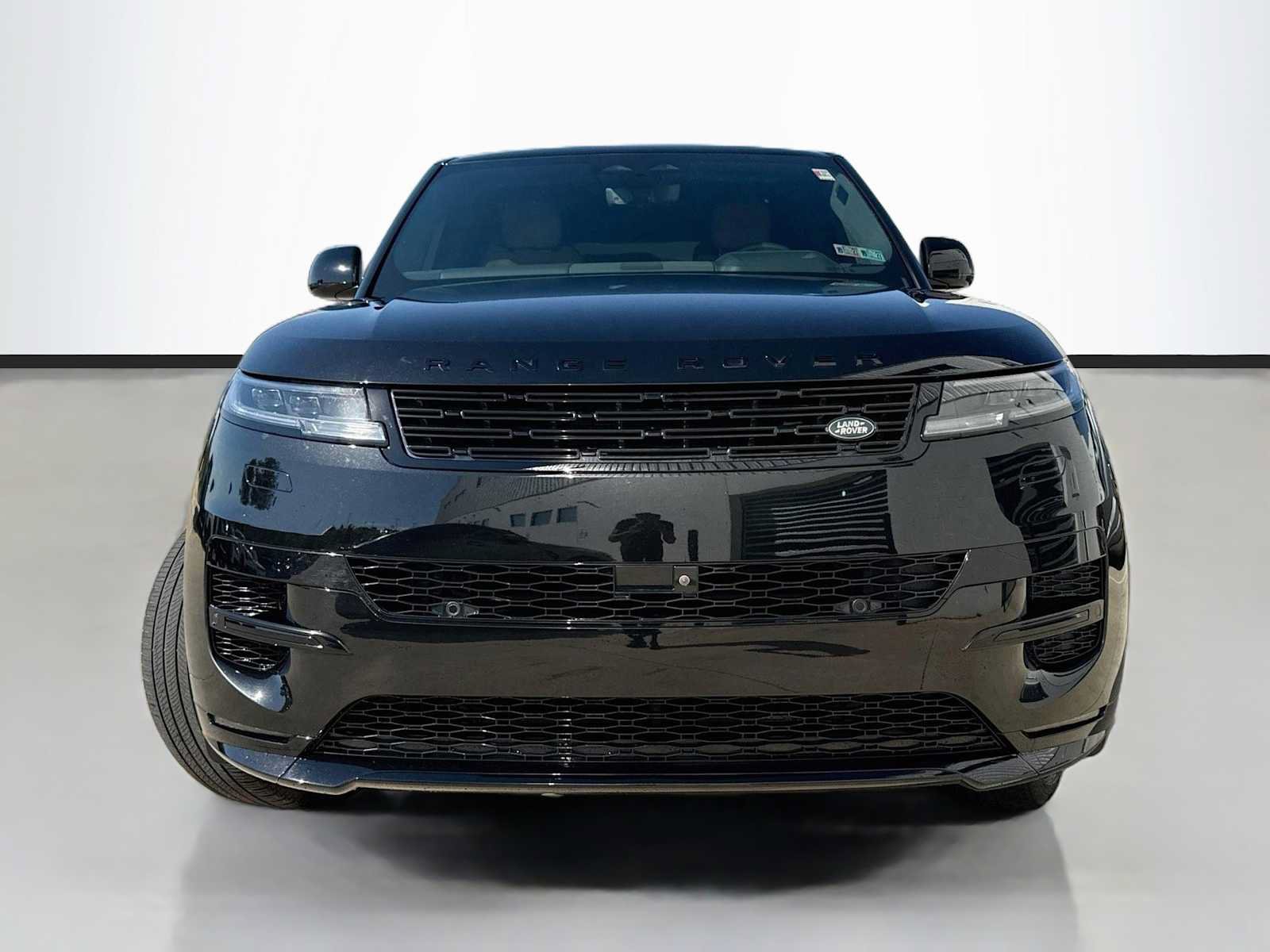 Certified 2025 Land Rover Range Rover Sport Dynamic SE AWD/4WD image 2