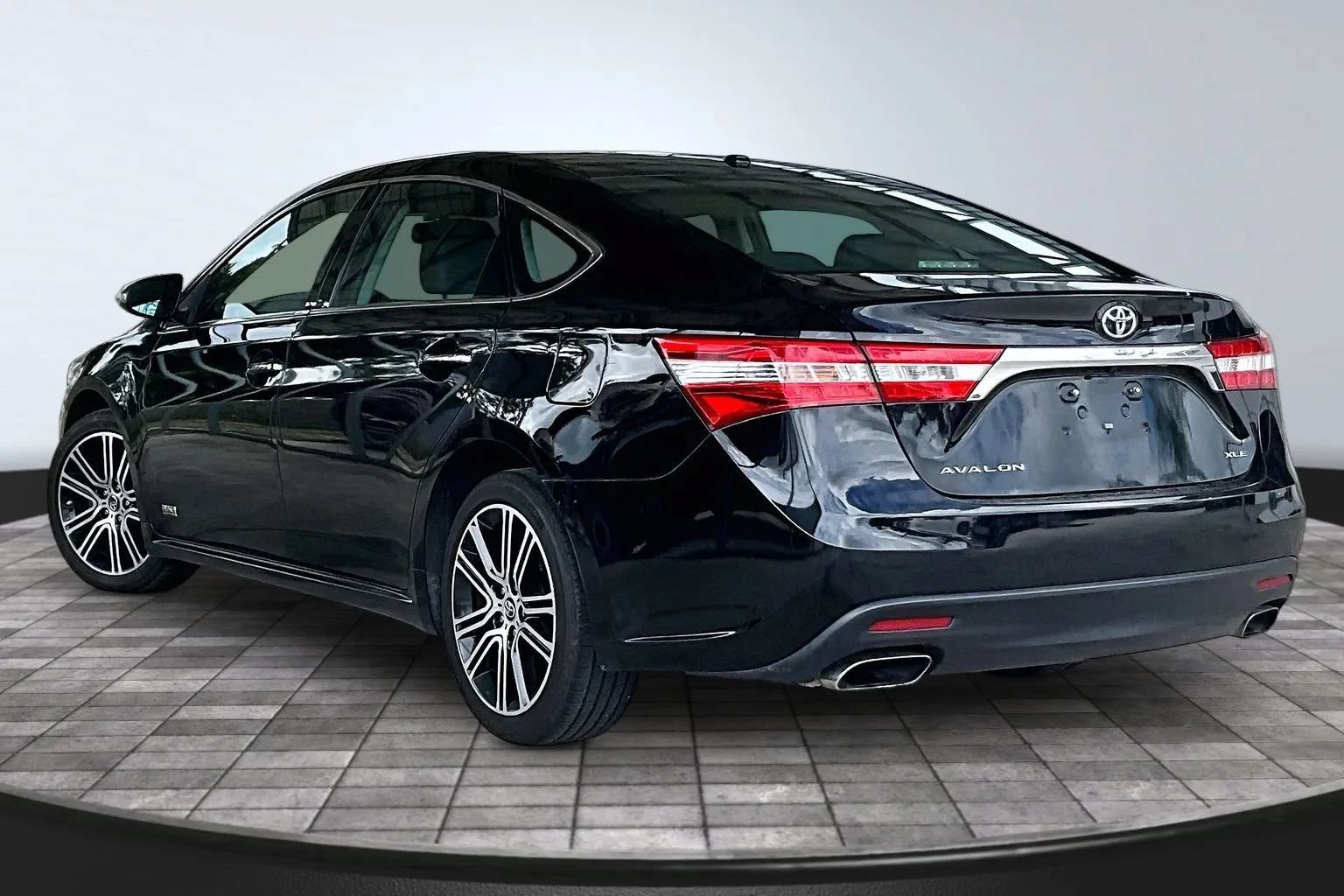 Used 2015 Toyota Avalon XLE Touring Sport Edition FWD image 4