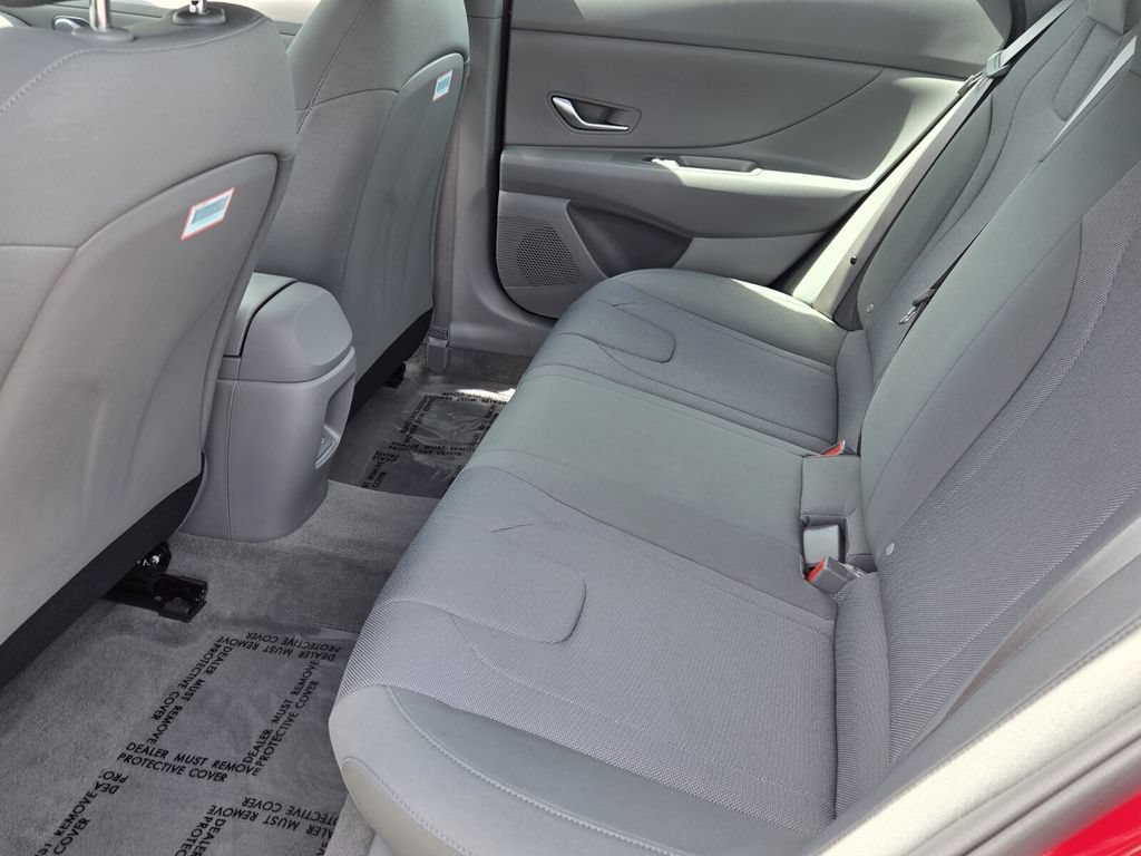 Used 2026 Hyundai Elantra SE FWD image 11