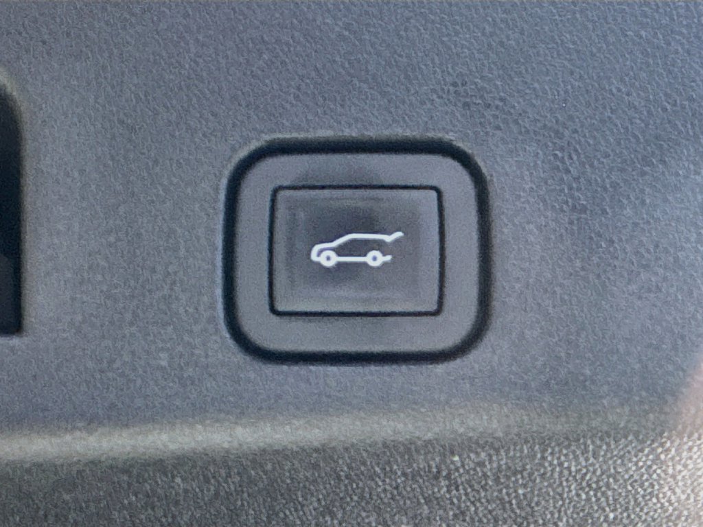 Used 2026 Chevrolet Traverse RS w/ LPO, Floor Liner Package FWD image 33