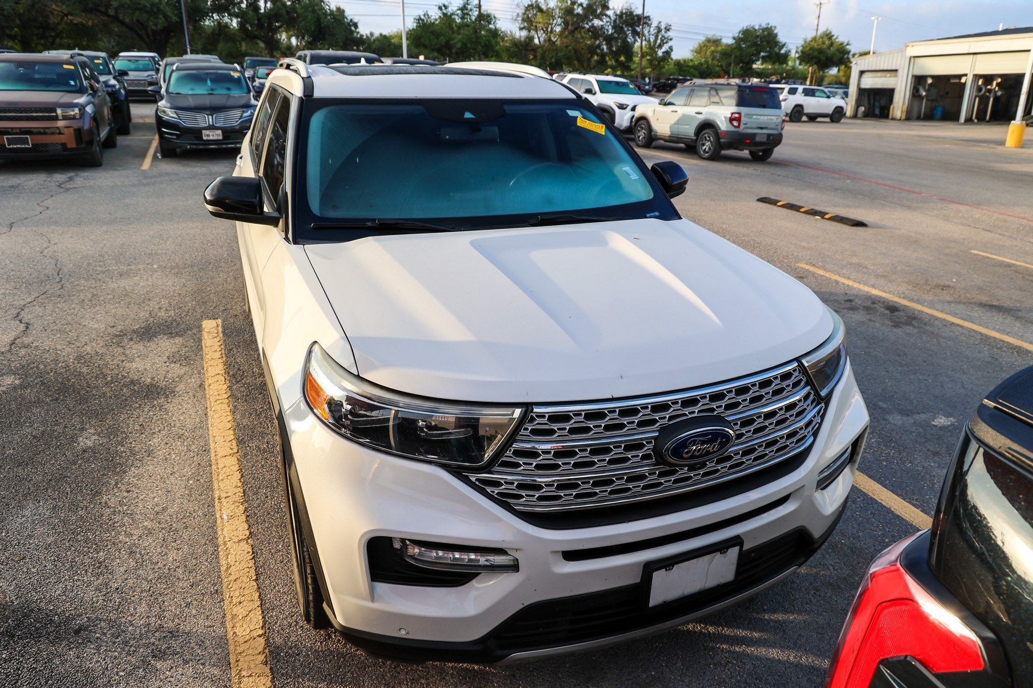 Used 2020 Ford Explorer Limited RWD image 5