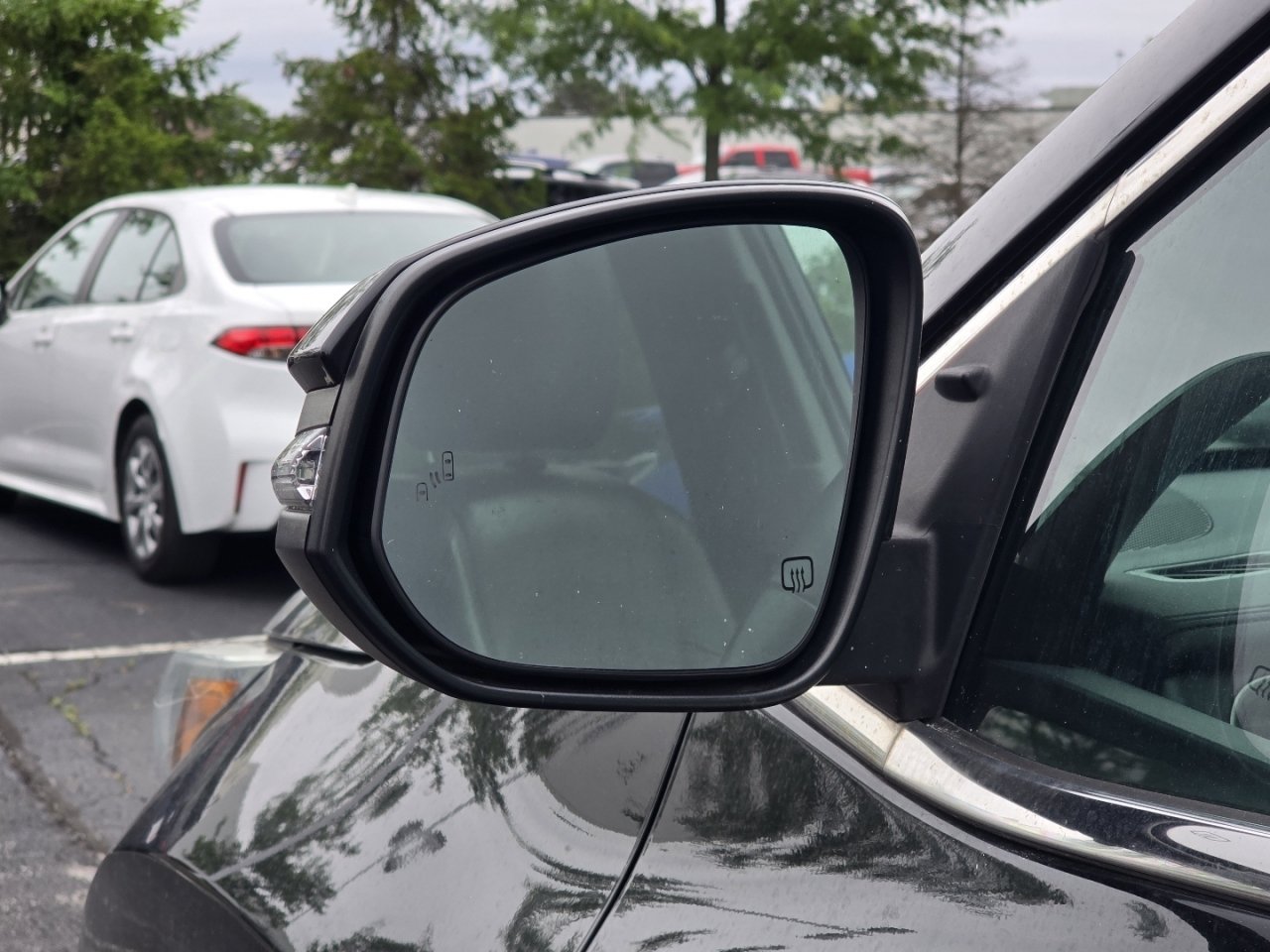 Used 2019 Toyota Highlander XLE AWD/4WD image 23