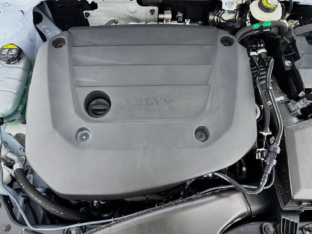 Used 2026 Volvo XC40 B5 Plus AWD/4WD image 36