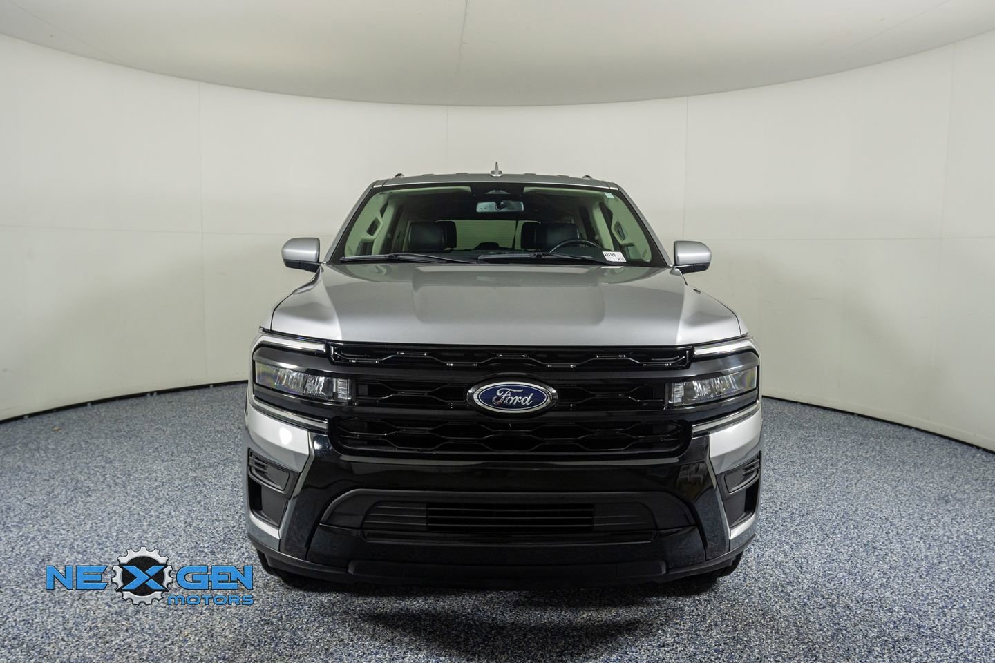 Used 2024 Ford Expedition XLT image 2