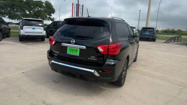 Used 2017 Nissan Pathfinder Platinum w/ Family Entertainment Package AWD/4WD image 8