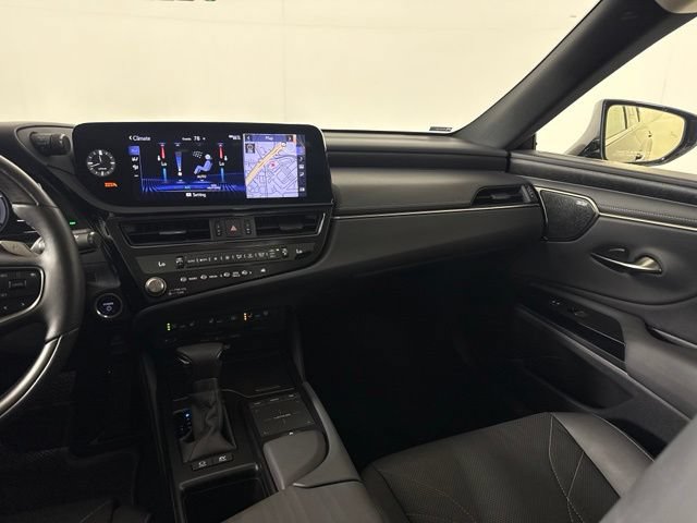 Certified 2022 Lexus ES 300h Ultra Luxury w/ Accessory Package 2 FWD image 33