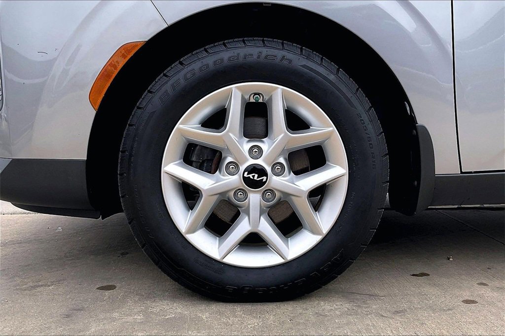 Certified 2022 Kia Soul LX w/ Technology Package image 8