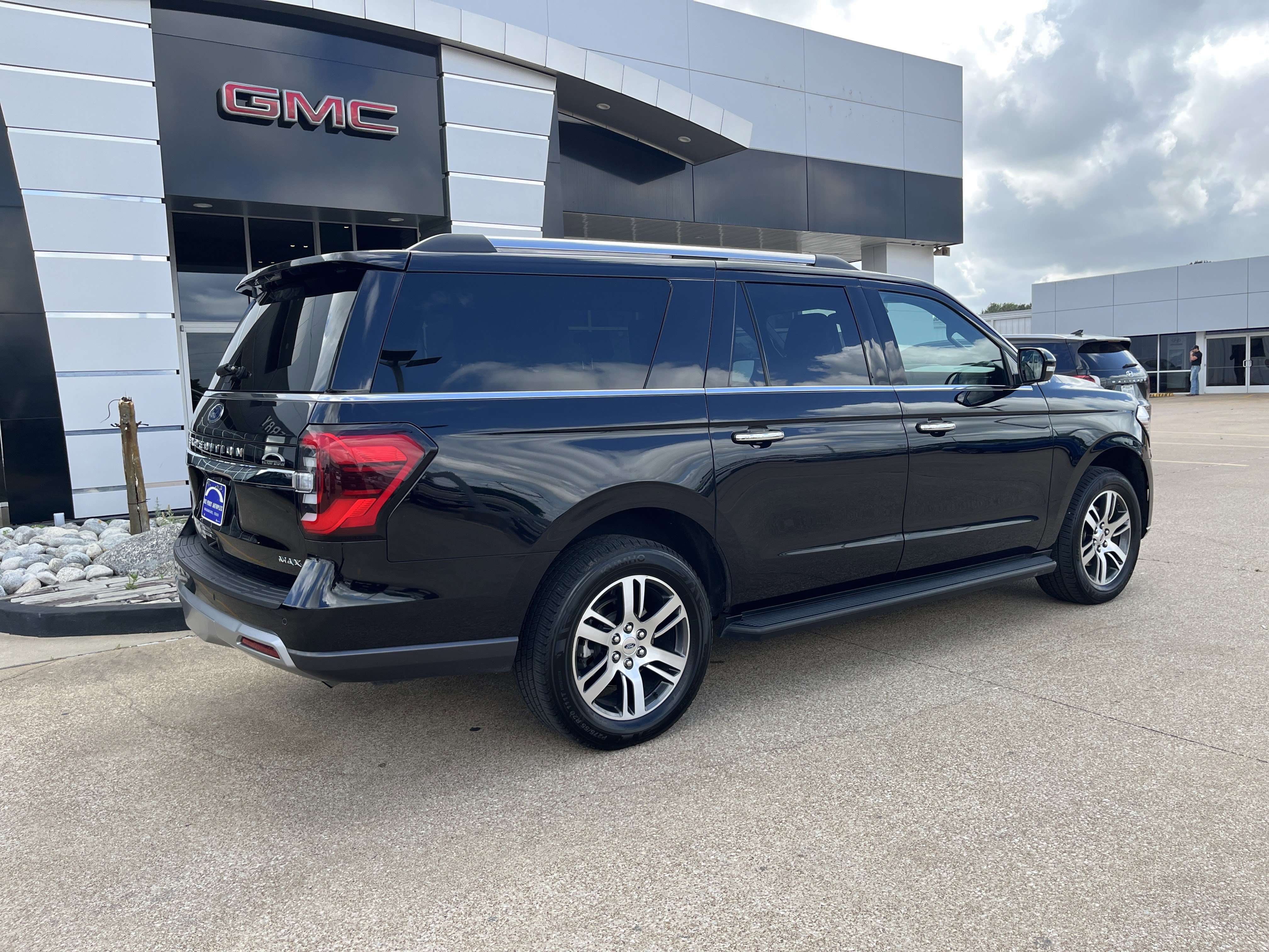 Used 2024 Ford Expedition Max Limited RWD image 3