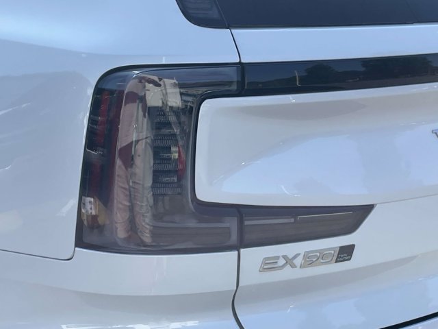 New 2026 Volvo EX90 Plus AWD/4WD image 10