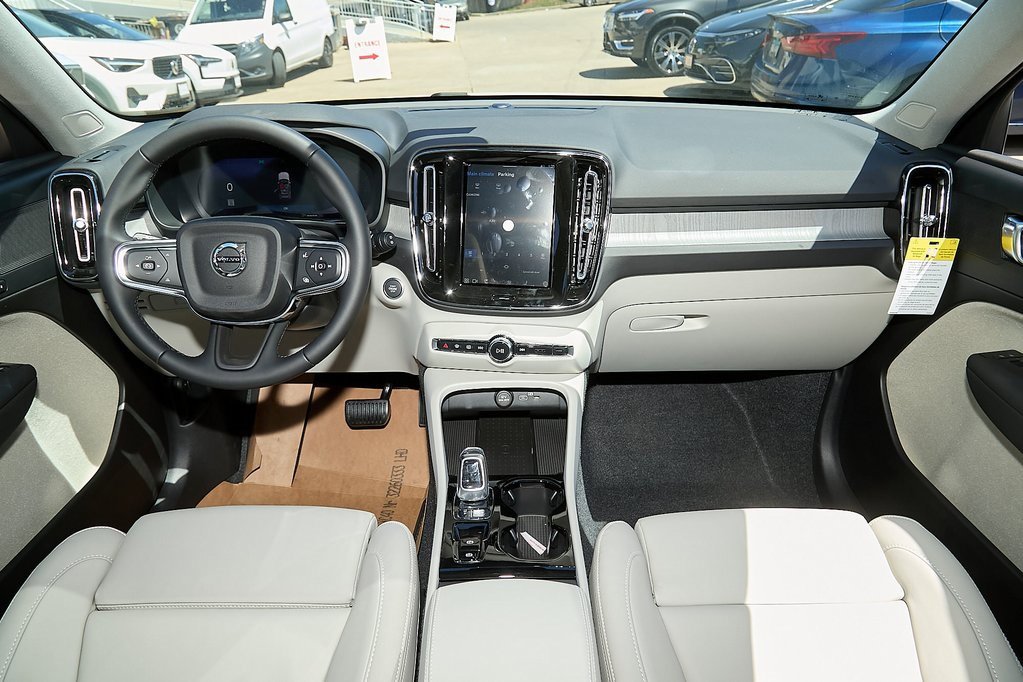 New 2025 Volvo XC40 B5 Plus w/ Protection Package Premier image 22