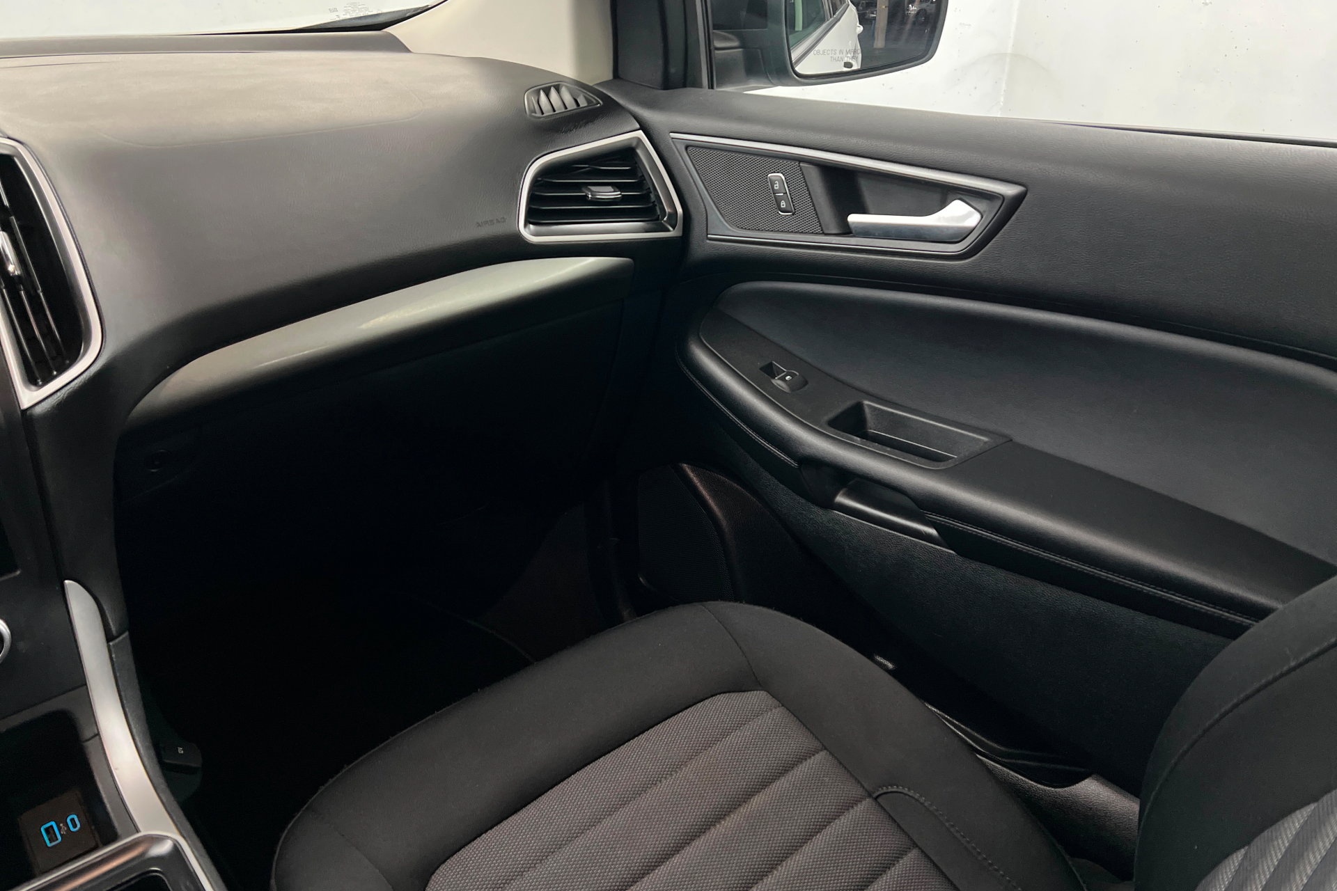 Used 2022 Ford Edge SE w/ Black Appearance Package image 10