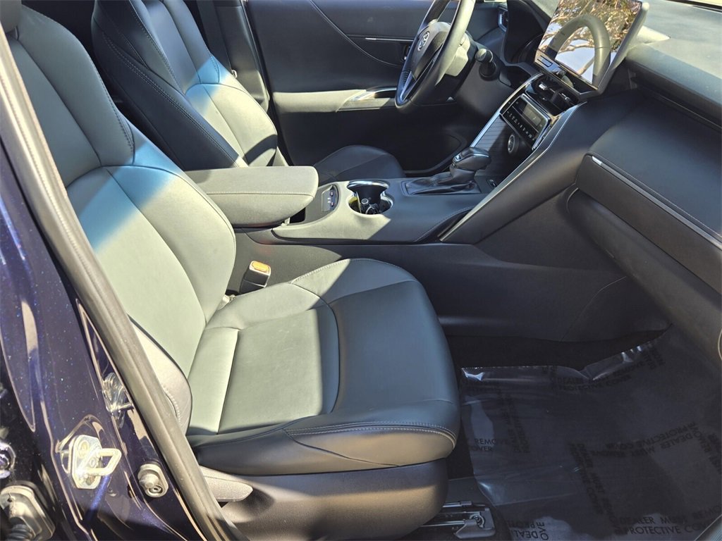Used 2024 Toyota Venza XLE image 17