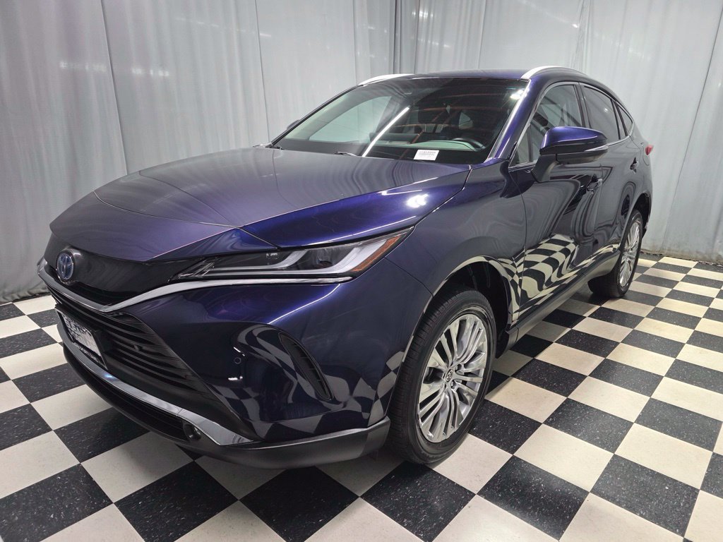 Used 2023 Toyota Venza XLE AWD/4WD image 1
