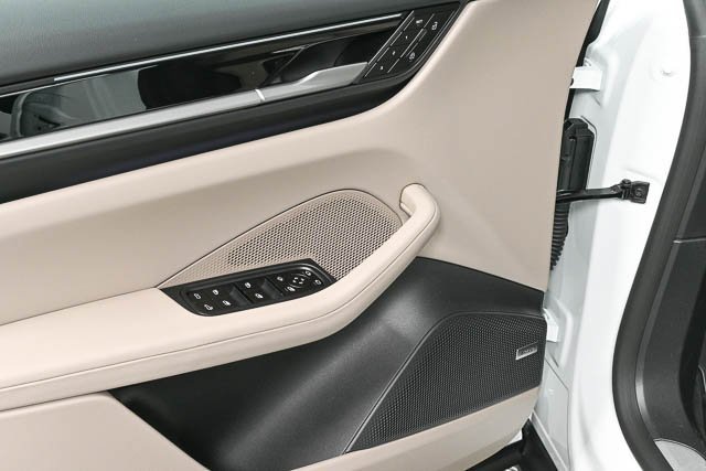 New 2025 Porsche Macan 4S Electric image 7