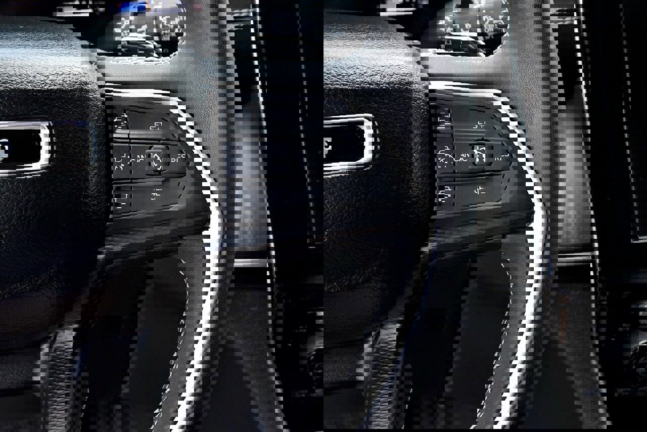 Used 2023 Jeep Grand Cherokee L Laredo image 24