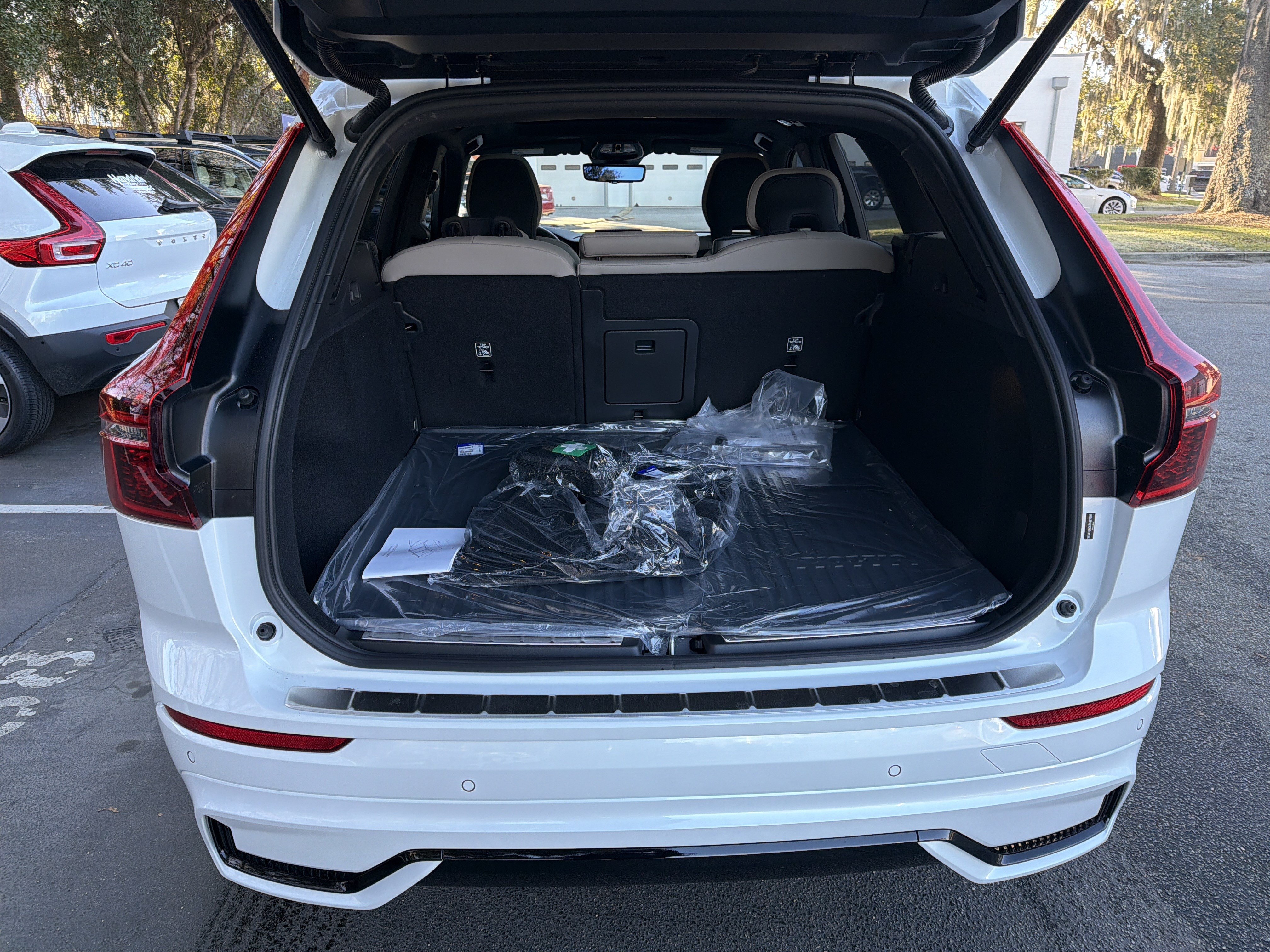 Used 2026 Volvo XC60 B5 Plus w/ Protection Package Premier AWD/4WD image 35