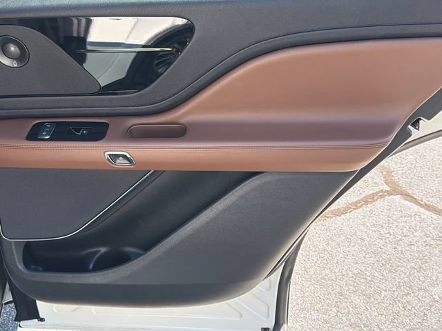 Used 2022 Lincoln Aviator Reserve w/ Equipment Group 201A RWD image 18