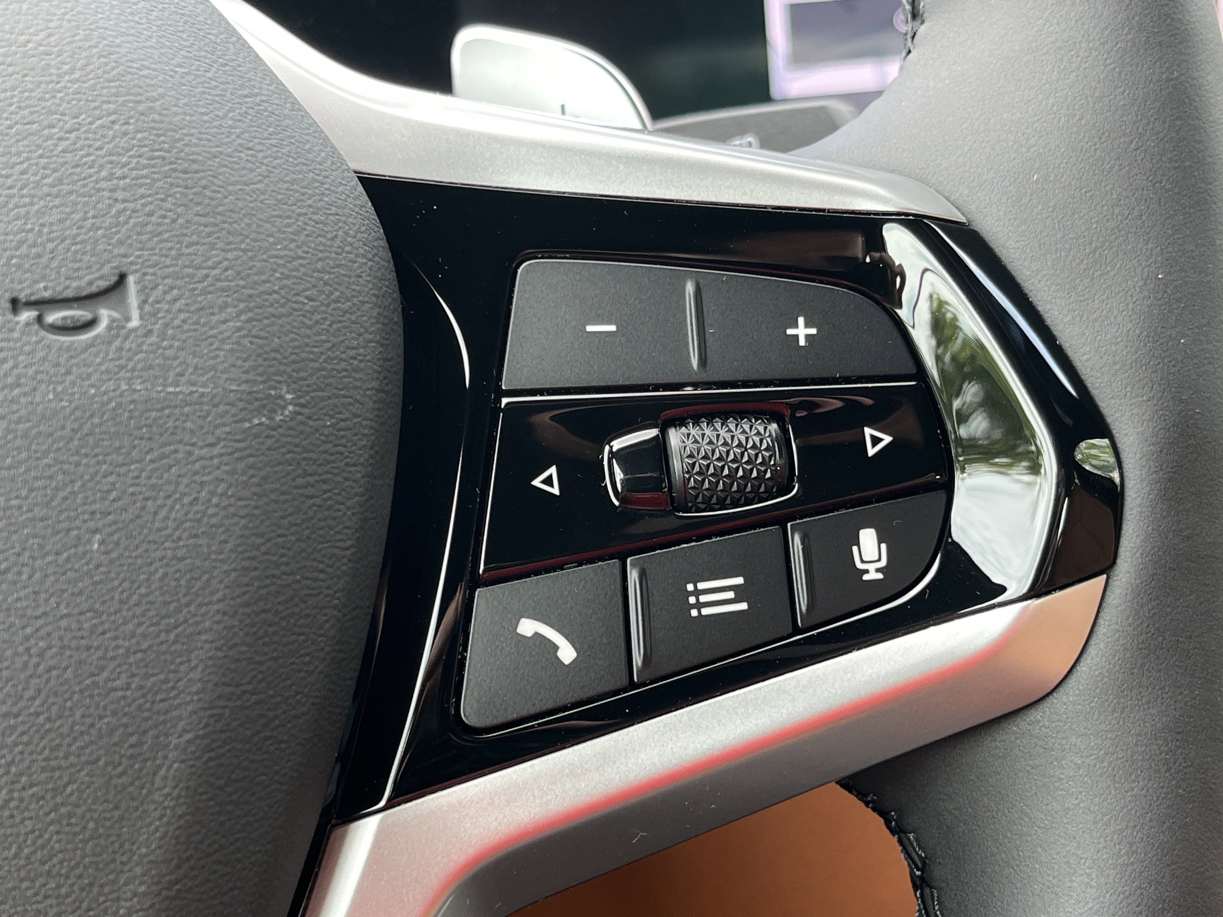 Used 2025 BMW 330i Sedan w/ Premium Package image 13