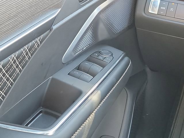 Used 2025 GMC Acadia Denali w/ Super Cruise Package image 21