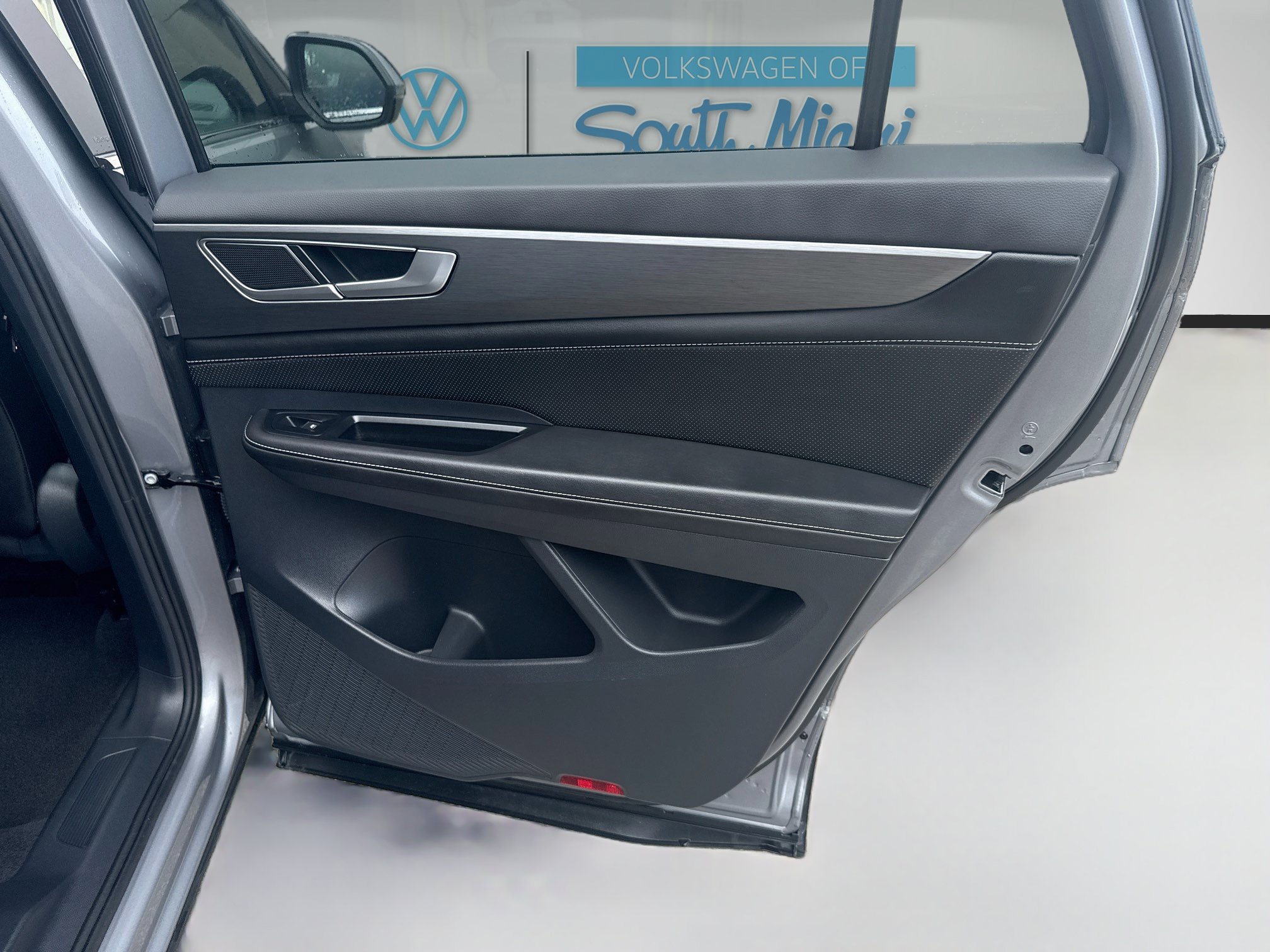 Used 2025 Volkswagen Atlas Cross Sport SE FWD image 30