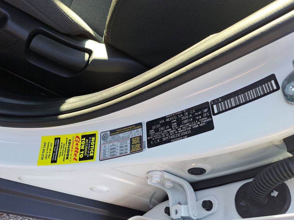 Used 2025 Kia K4 LXS image 32