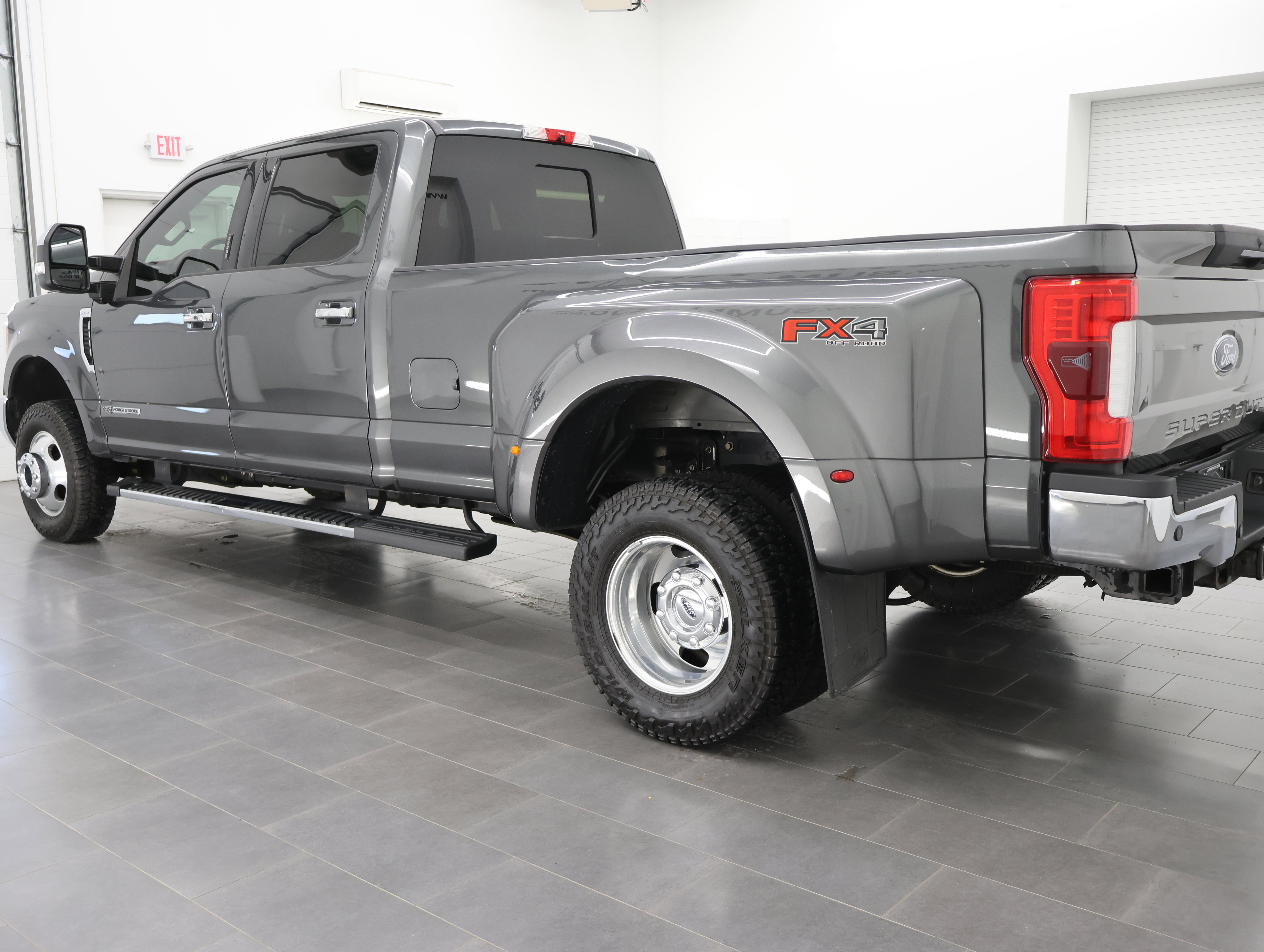 Used 2017 Ford F350 Lariat w/ Lariat Ultimate Package image 4