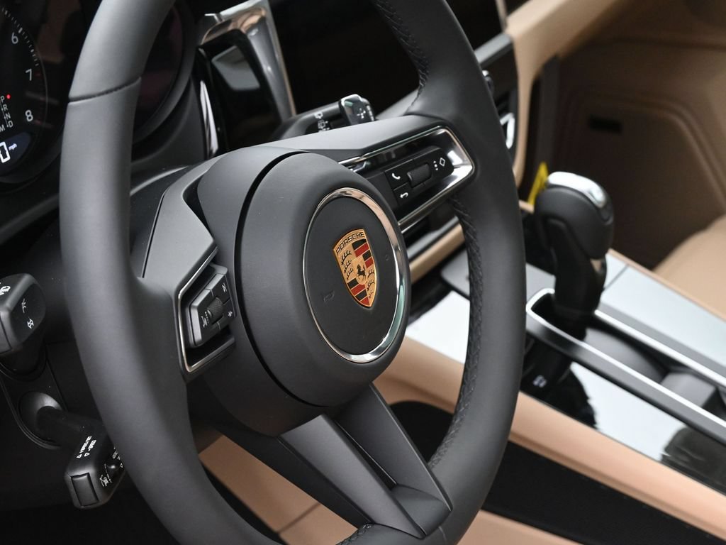 Certified 2026 Porsche Macan AWD/4WD image 19