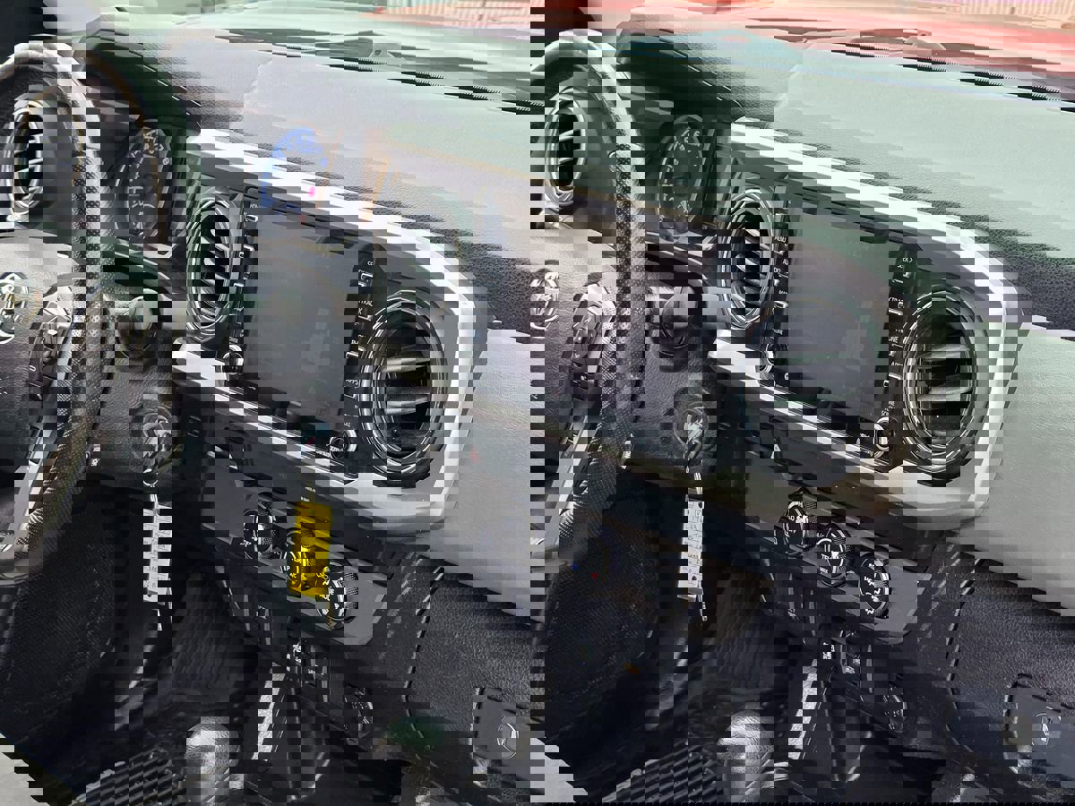 Used 2020 Toyota Tacoma SR5 image 18