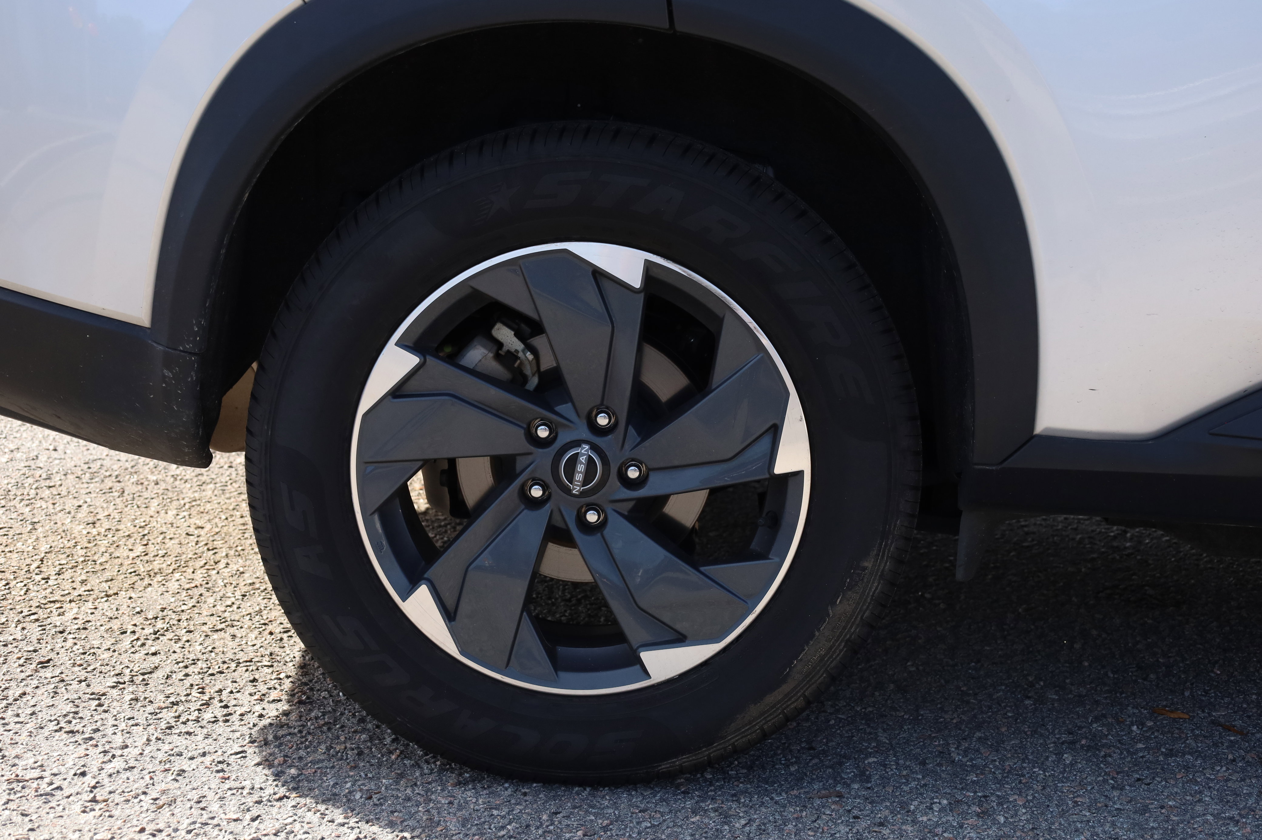 Used 2024 Nissan Rogue SV image 15