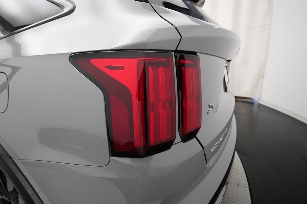 Certified 2023 Kia Sorento SX image 33